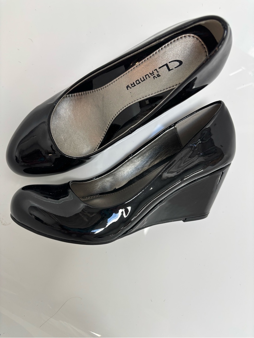 Chinese Laundry patent wedges size 7